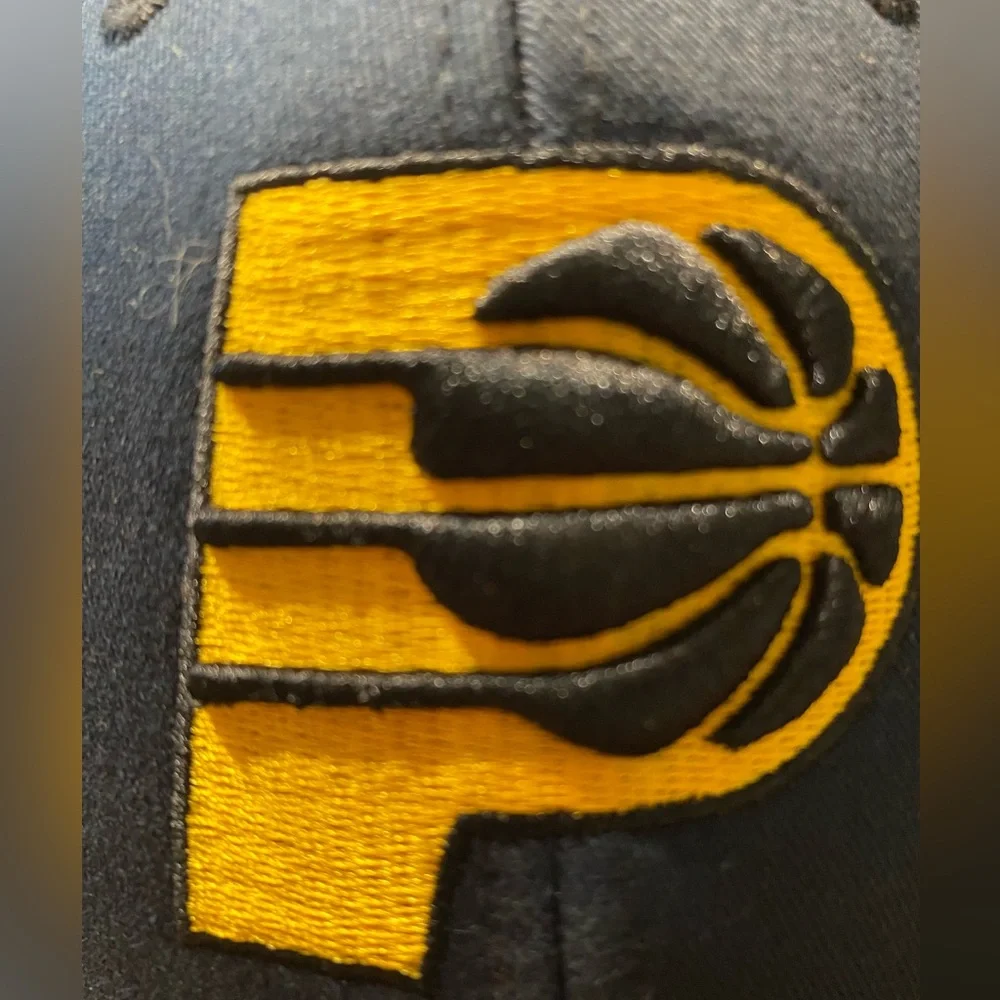 Indiana Pacers Black & Yellow Basketball Logo Cap. Fitted. Size Small (fits big)